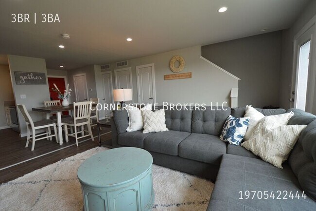 Building Photo - 204 Omnia-C