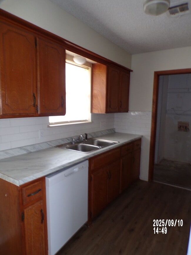 Building Photo - Great home close to Voch-tech, southwester...