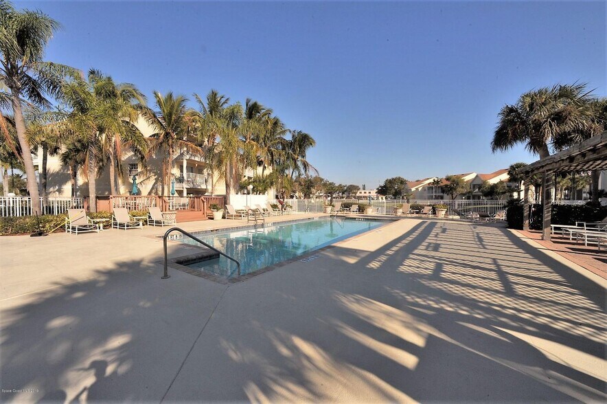 Building Photo - 1801 Island Club Dr