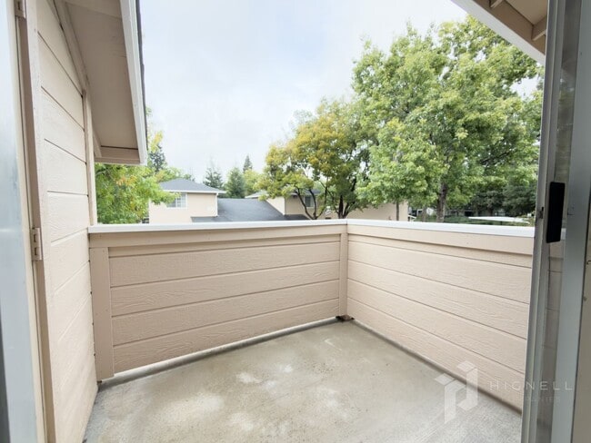 Building Photo - 3 Bedroom Condo, Gated Community in Chico