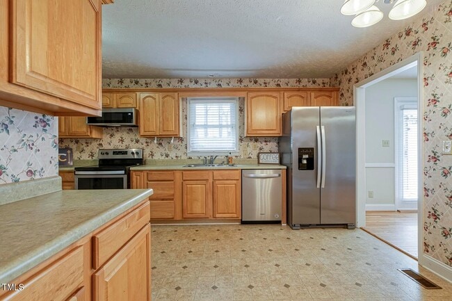 Building Photo - 4610 Linden Rd