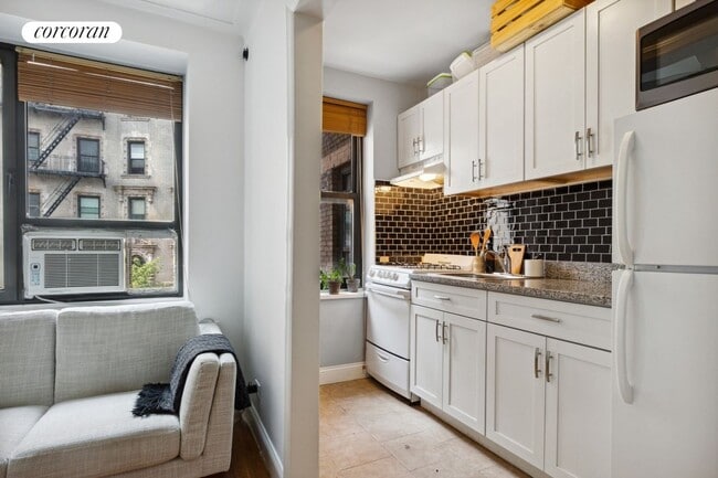 Building Photo - 420-424 Central Prk W