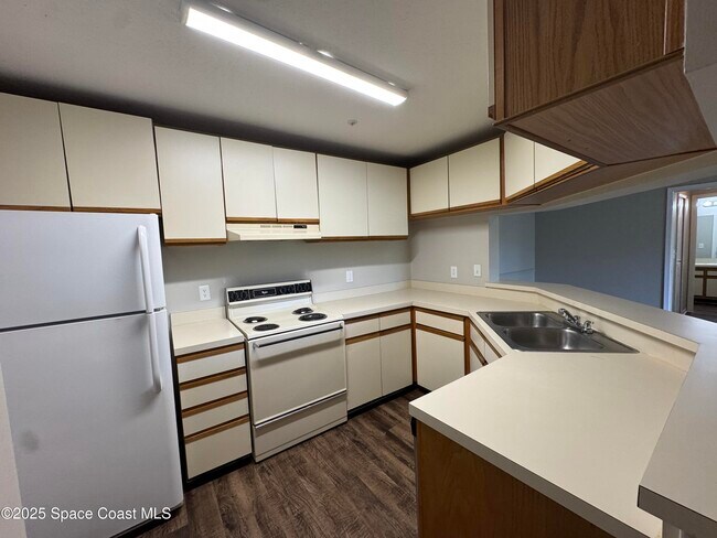 Building Photo - 7667 N Wickham Rd