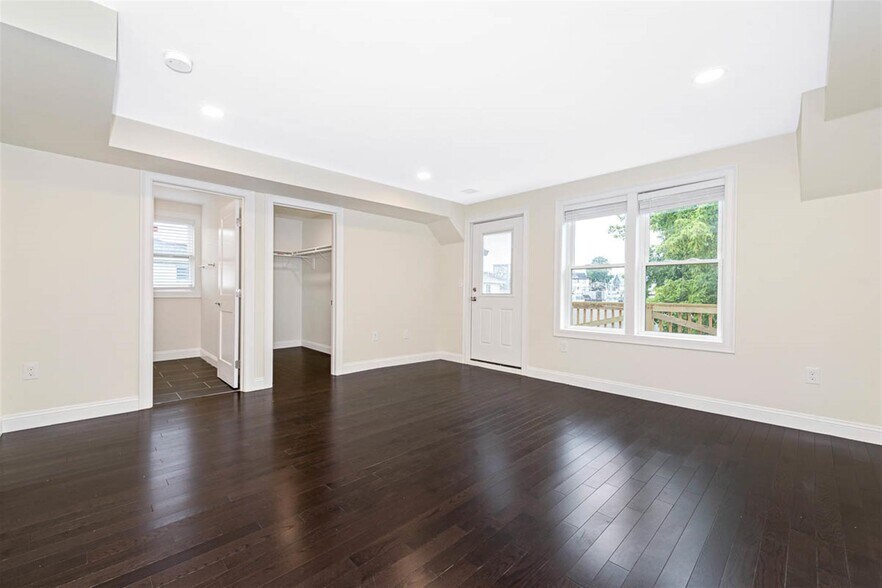 Building Photo - 75 Winchester St