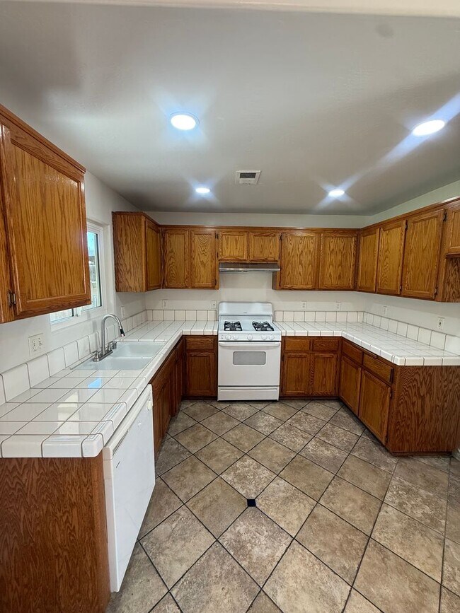 Building Photo - charming 3-bedroom, 2-bath home