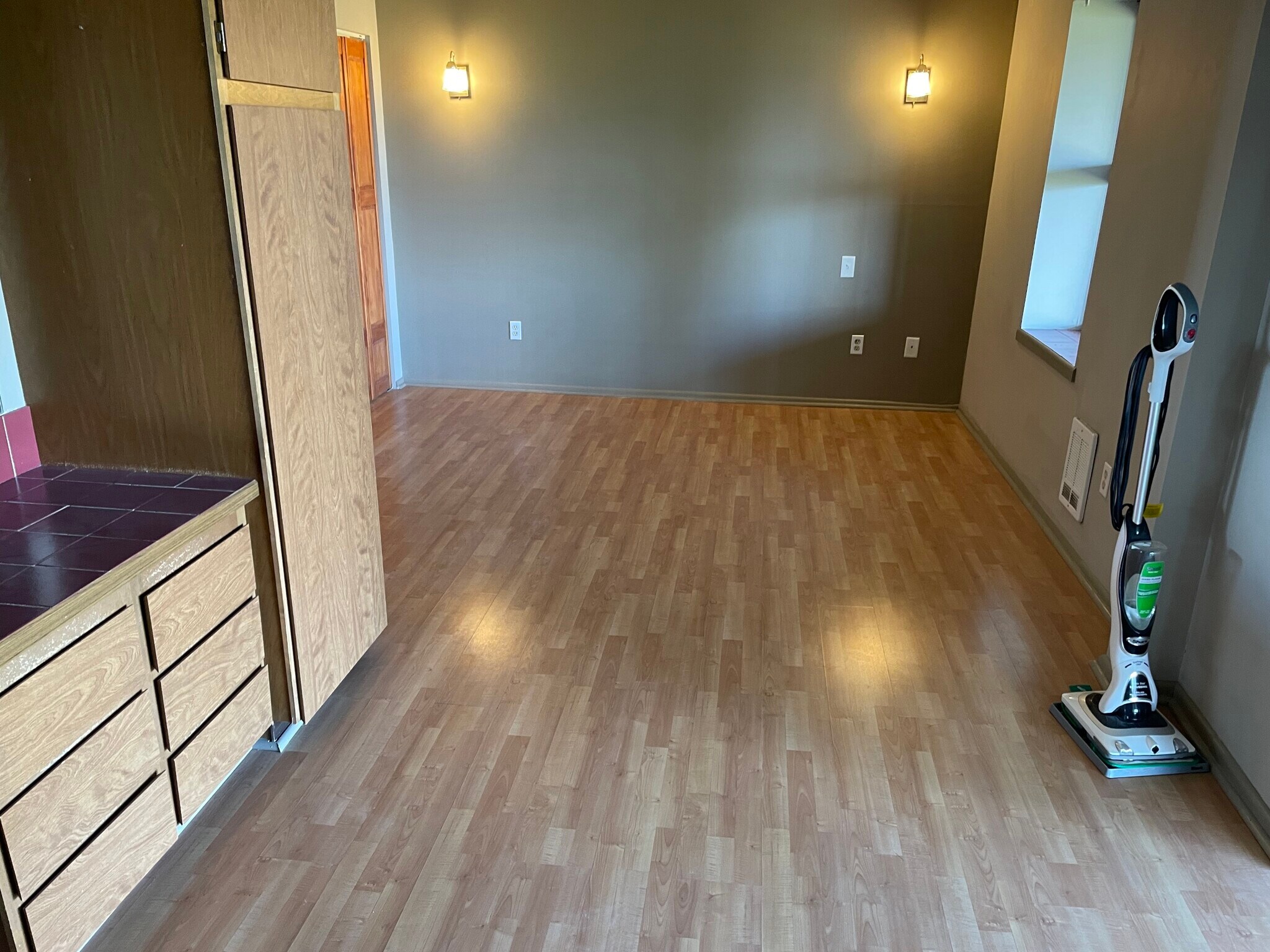 Bedroom - 1916 W Riverside Ave