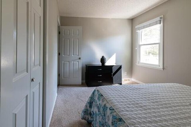 Building Photo - Harpeth Woods Home with Large Fenced in Yard for Rent.