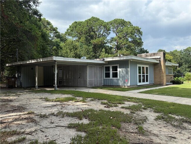 Building Photo - 1850 S Belle Cour Dr