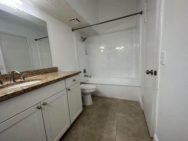 Building Photo - 5365 Eagle Lake Dr