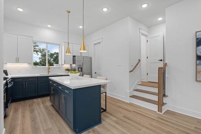 Building Photo - 717 Janisch Rd