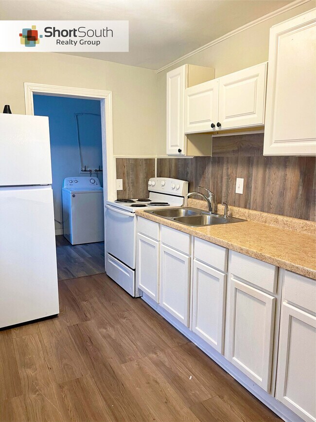 Building Photo - 513 S Fairview Ave