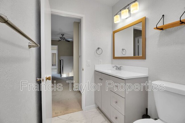 Building Photo - 2053 Habero Dr