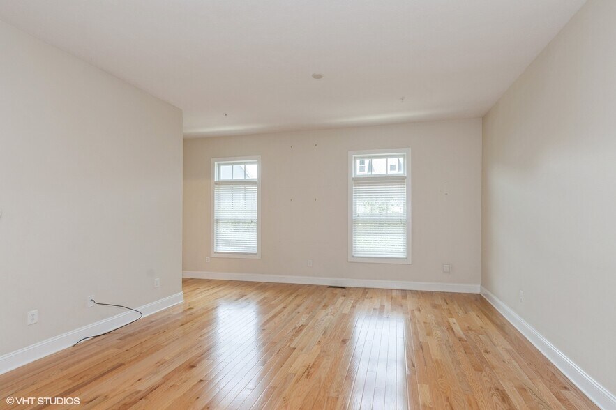 Building Photo - 335 Osona Ln