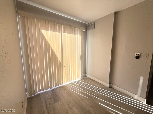 Building Photo - 5187 Garden Ln