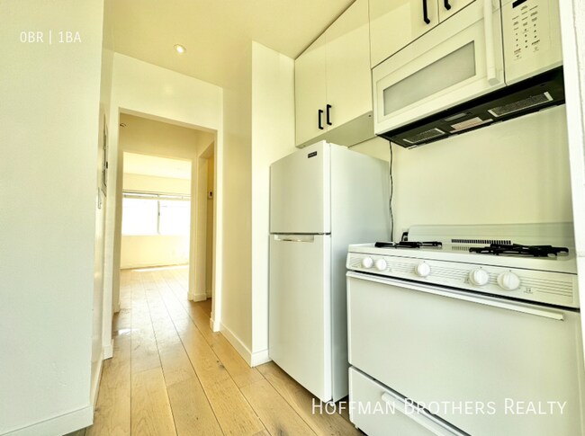 Building Photo - 1313 Ocean Front Walk