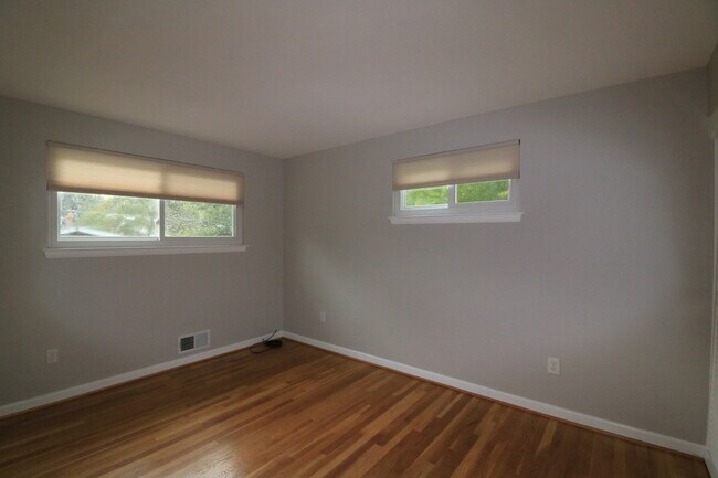 Building Photo - "Coming Soon". 4 bed + 2.5 Bath Stunning Split-Level in Kemp Mill