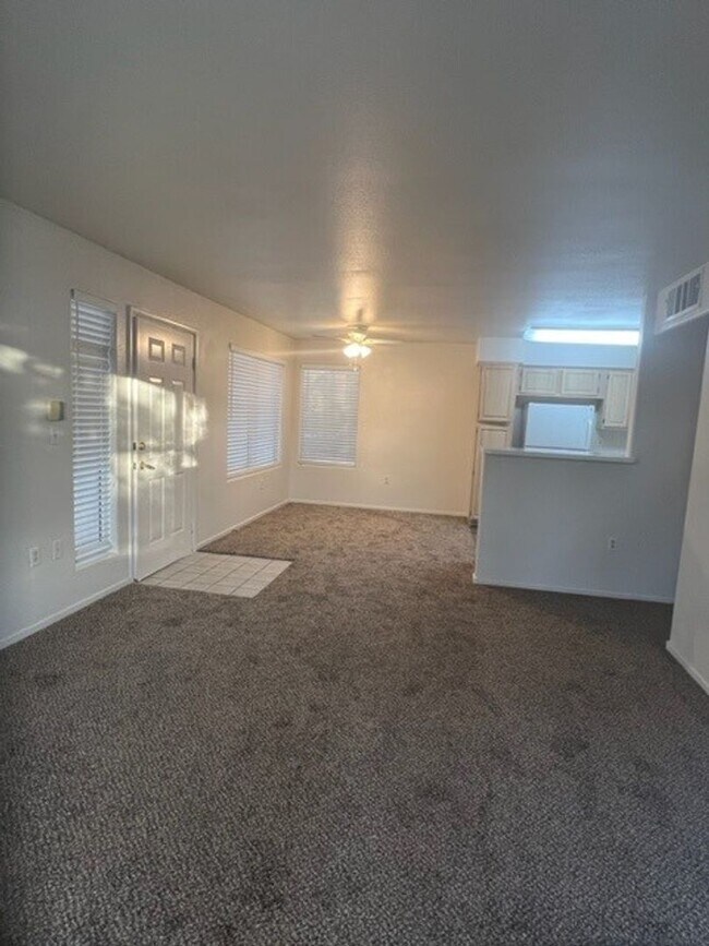 Building Photo - 5710 E Tropicana Ave