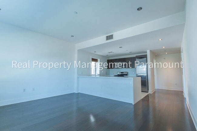 Building Photo - Beautiful new 2 bed 2 bath