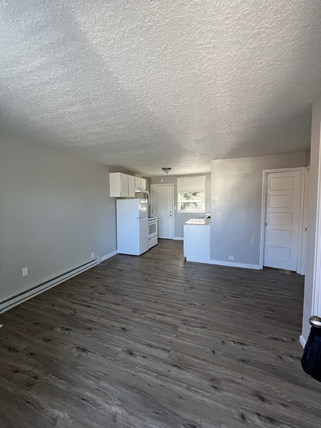 Building Photo - Cute Cottage Style 1 Bedroom Duplex