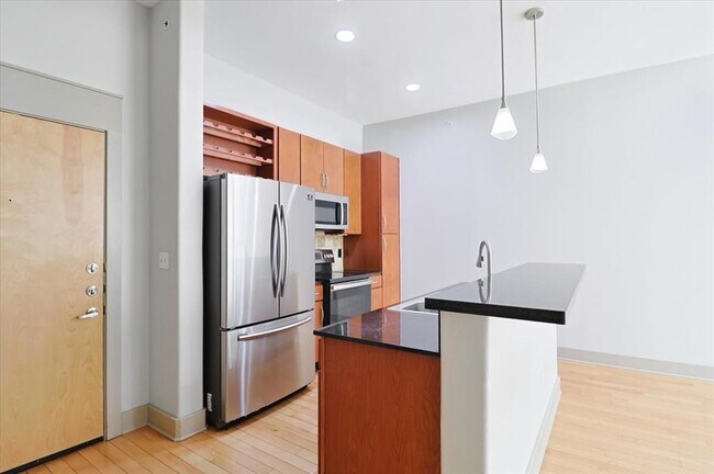 Building Photo - 1901 Post Oak Blvd