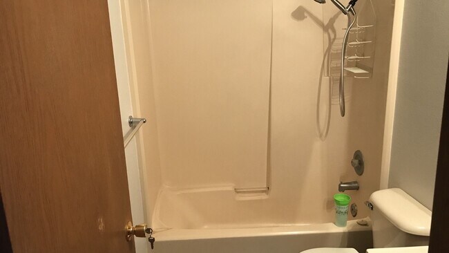 Building Photo - Duplex In Quiet Neighborhood