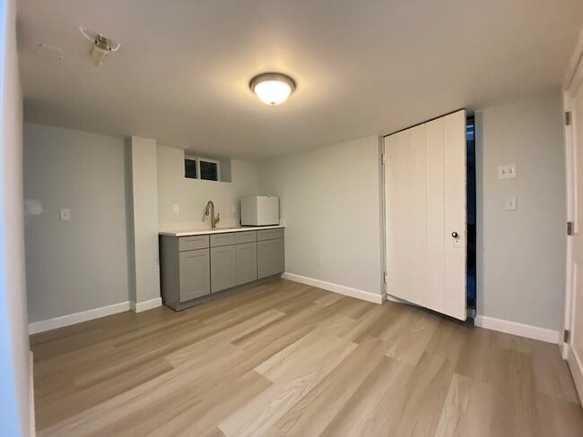 Building Photo - 30 Beechmont St