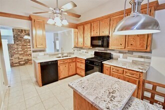 Building Photo - 3206 Pecan Point Dr