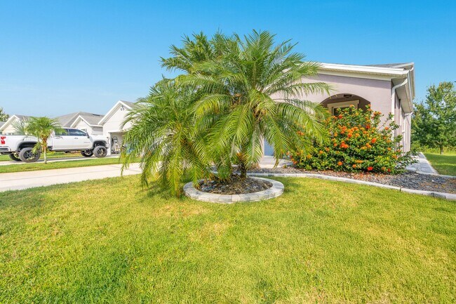 Building Photo - Spacious 4 Bedroom Home with Loft – Prime ...