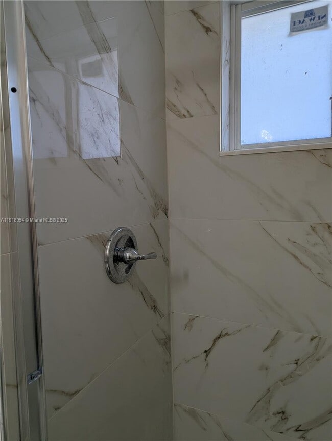 Building Photo - 1908 NW 17th St