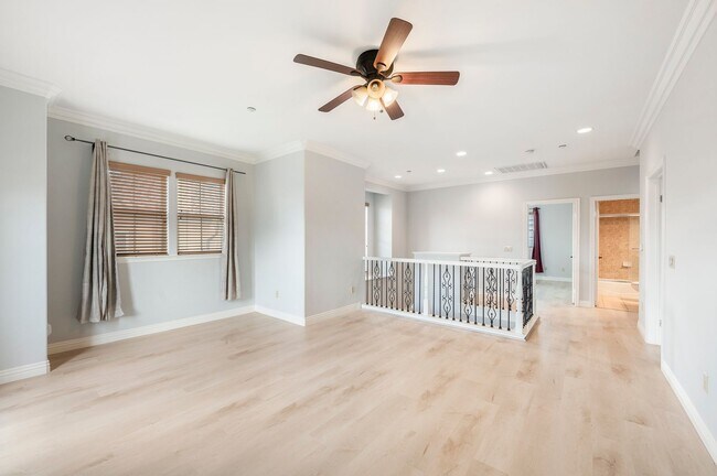 Building Photo - Three bedroom condo for lease in Arcadia