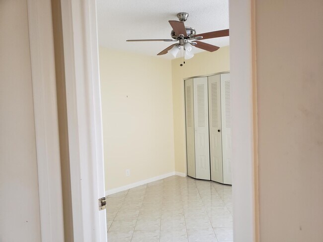 Building Photo - 10875 Lake Front Pl