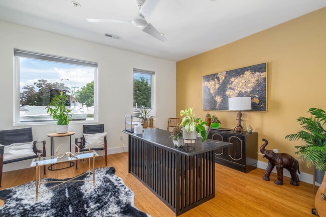 Building Photo - 1003 S 17th St