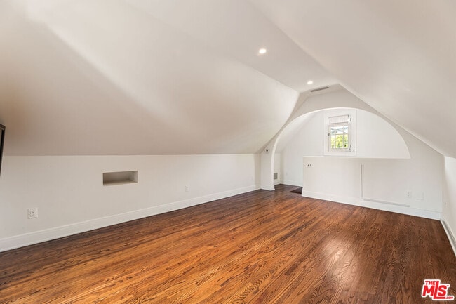 Building Photo - 602 11th St