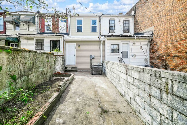 Building Photo - 2 Bedroom Rowhome- Baltimore City