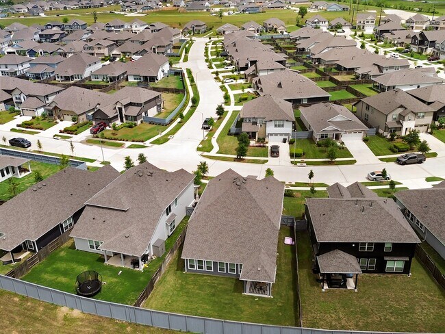 Building Photo - 32423 Fly Fish Wy
