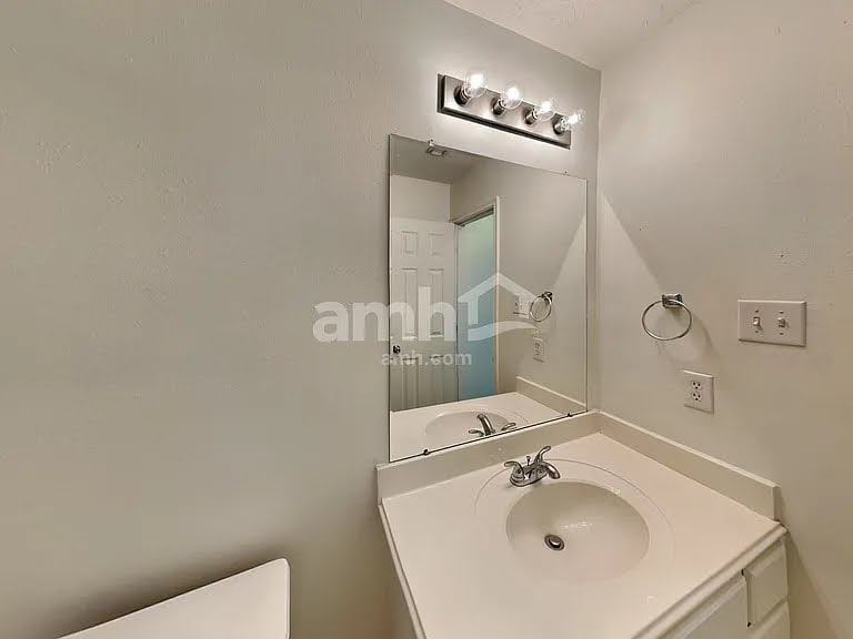 Building Photo - 18475 Sunrise Pines Dr