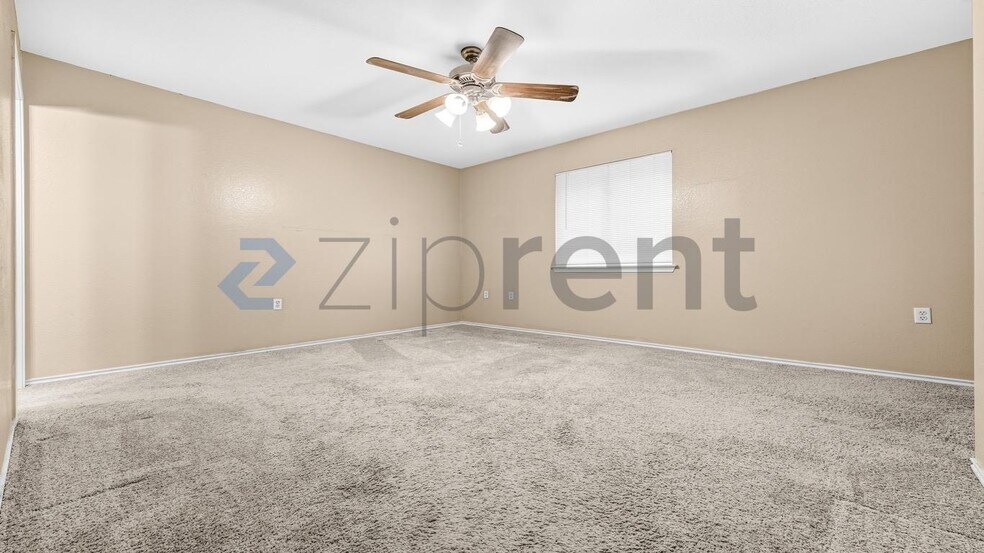 Building Photo - Unit