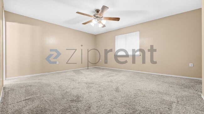 Building Photo - Unit