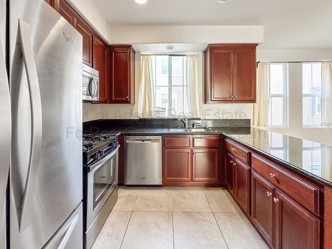 Building Photo - 110 Heligan Ln