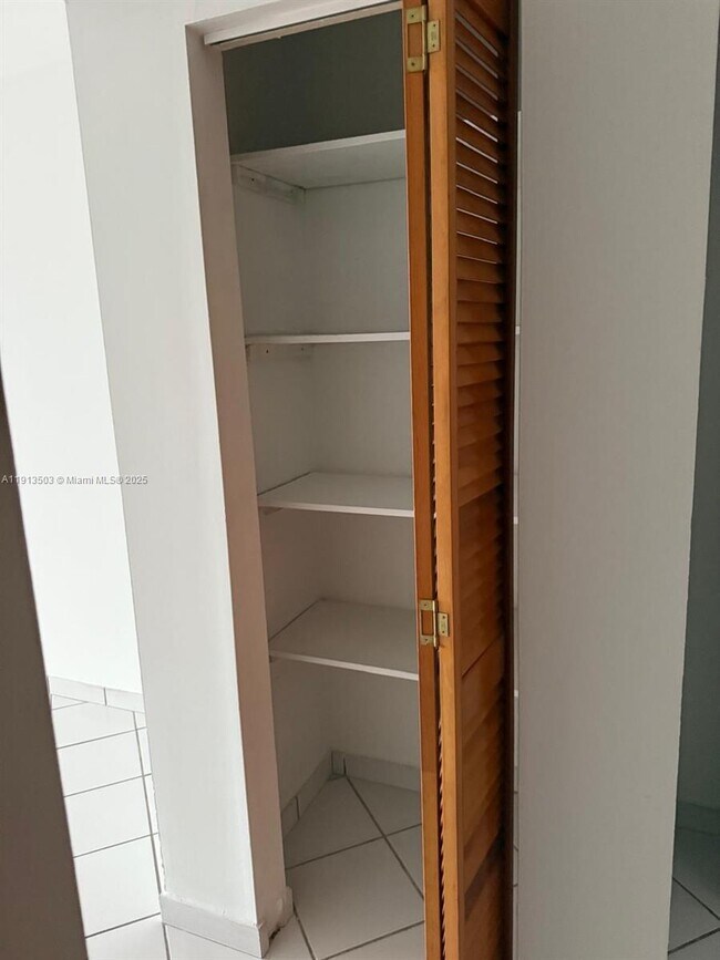 Building Photo - 1800 NW 24th Ave