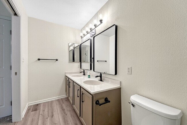 Building Photo - $2,100 - 2-Bed, 2-Bath Condo in Highlands ...