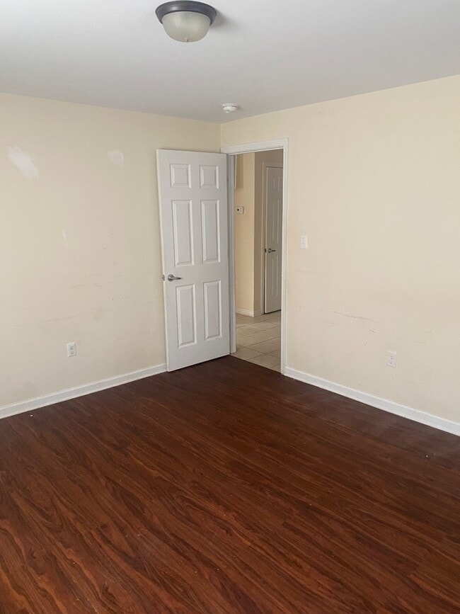 Building Photo - 1810 Ozone Ct