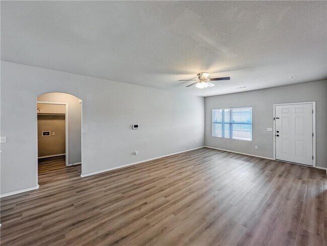 Building Photo - 848 NW Evans Cir