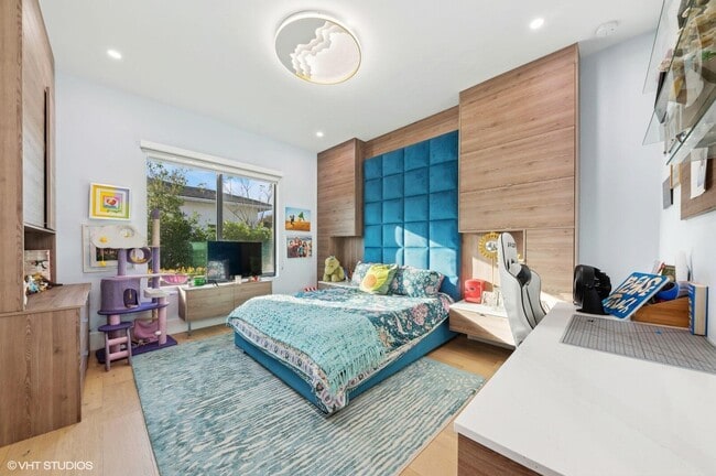 Building Photo - 8533 N Native Dancer Rd