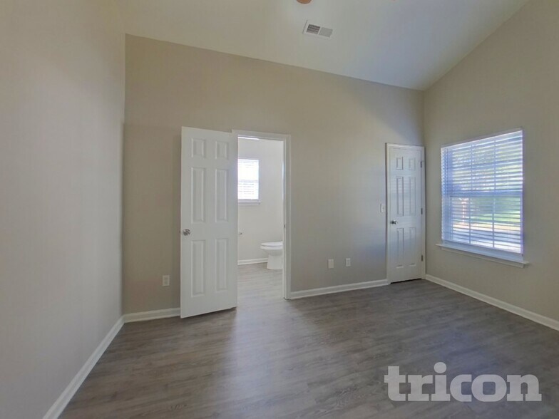 Building Photo - 1517 Crandon Dr