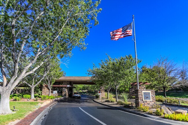 Building Photo - Anthem Country Club Beauty w/ Casita