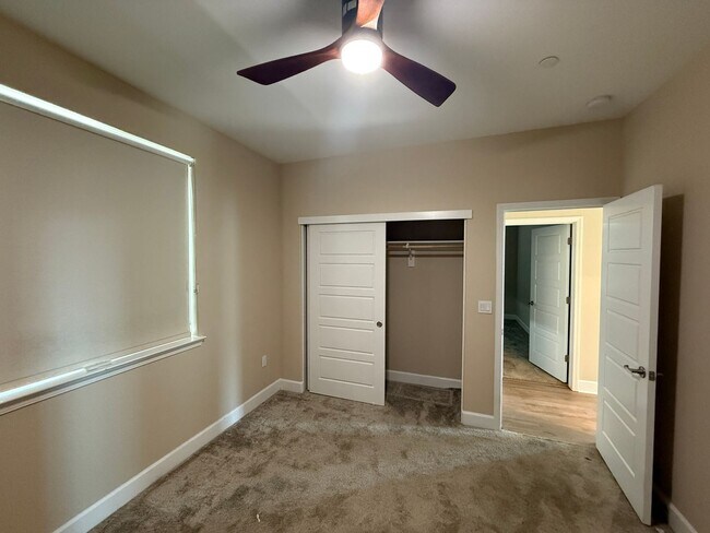 Building Photo - Newer Home in Tthe Northlake Community