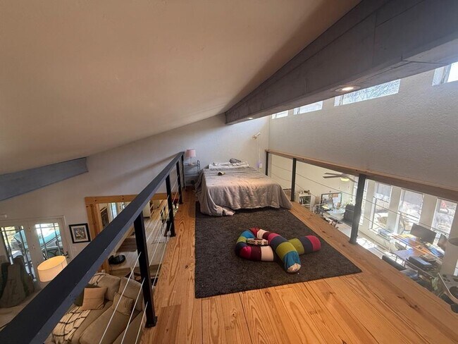 Building Photo - 1925 Bunting Ct