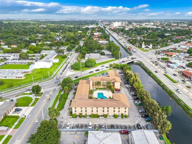 Building Photo - 241 S Royal Poinciana Blvd