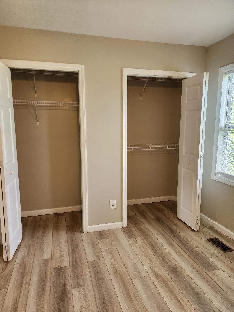 Building Photo - 2375 Vineyard Dr